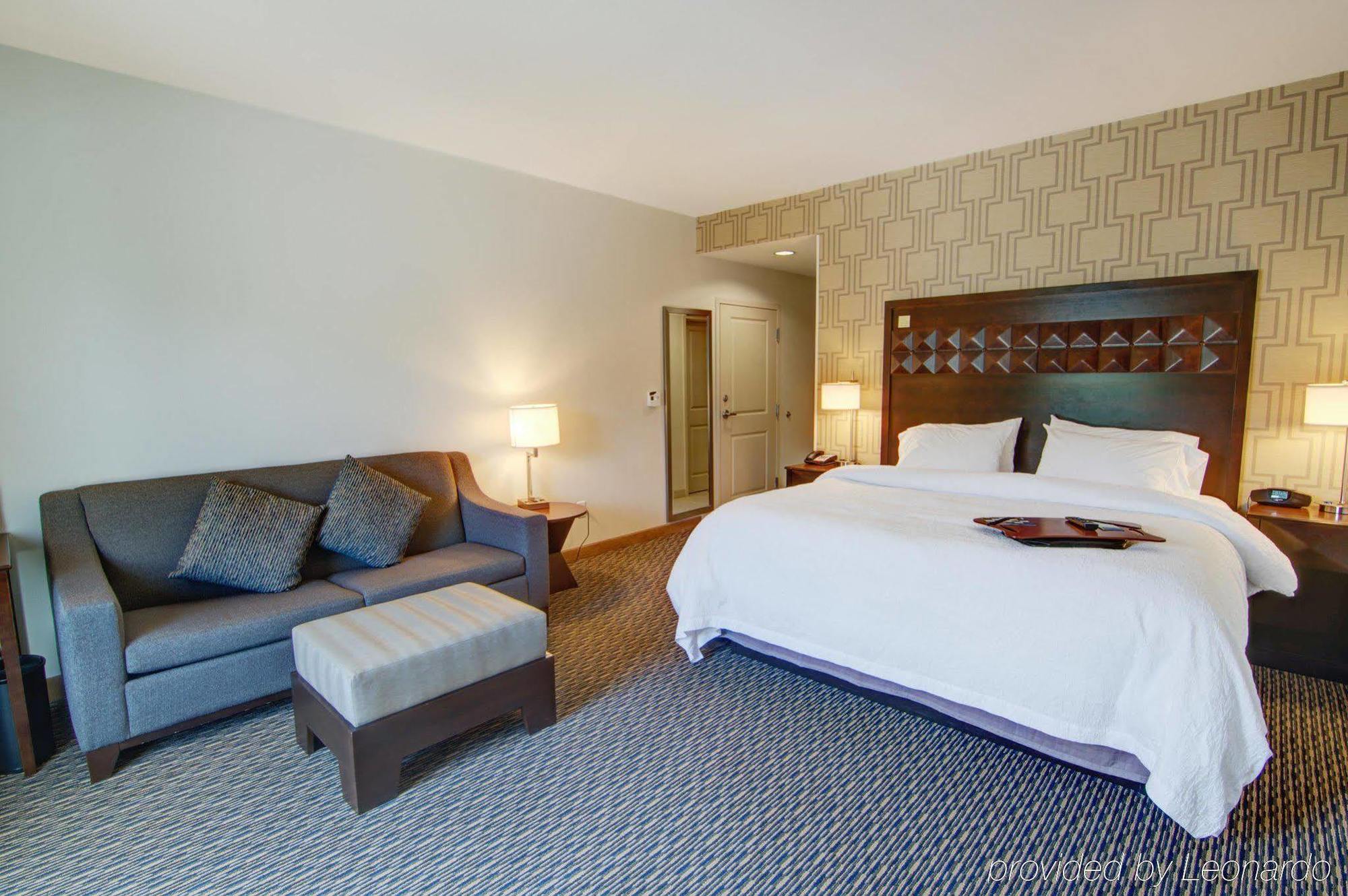 Hampton Inn & Suites Mobile Providence Park/Airport Exterior photo